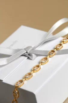 Can gold be paired with a diamond charm bracelet? - Transform Your Wardrobe- The Art Of Mixing Gold And Diamond Charm Bracelets Revealed! - Aquae Jewels - Exquisite Jewelry in 18k Gold & Diamonds | Dubai